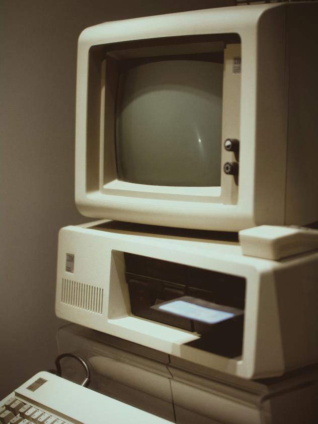 Unsplash foto oude computer